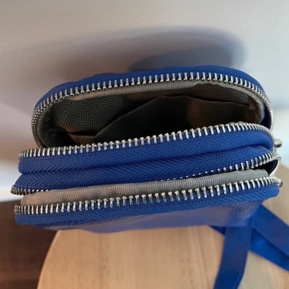 Blue Pebbled Leather Crossbody Bag / Purse - Picture 7 of 10